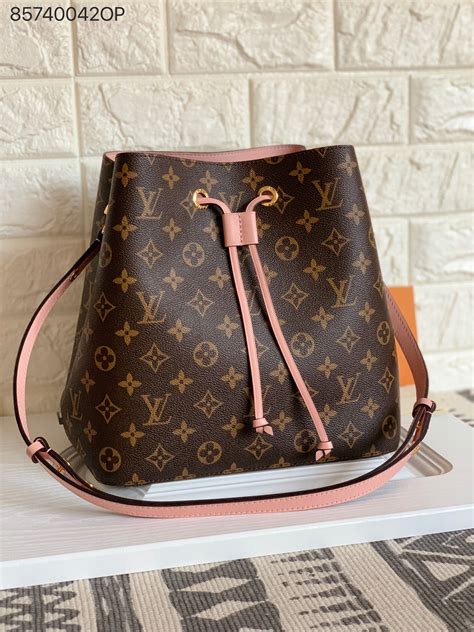 lv bucket bag 2019